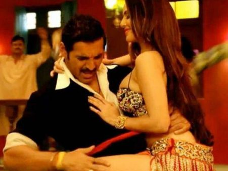 Pics: हीरोइनें जो फिट हैं आइटम सॉन्ग के लिये