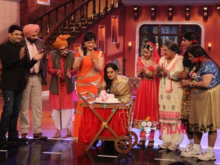 Pics: कॉमेडी नाइट्स के मंच पर 'सुपर नानी' रेखा ने मनाया जन्मदिन