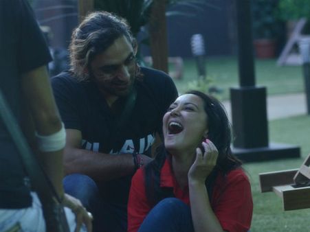 तो आर्या ने पुनीत डायलॉग मारे मिनिषा को!