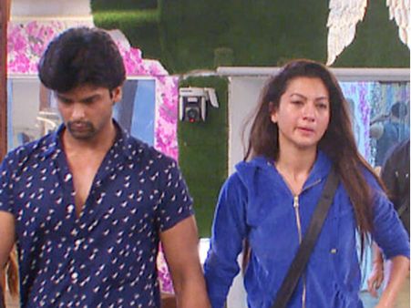 मुस्लिम होकर छोटे कपड़े पहनने पर गौहर को पड़ा थप्पड!