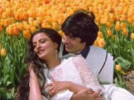 सांसों का 'सिलसिला' थमा पर ज़िंदा हैं 'मोहब्बतें!
