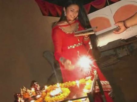 पटाखे चलाकर दिव्यांका त्रिपाठी ने मनाई प्री दीवाली पार्टी