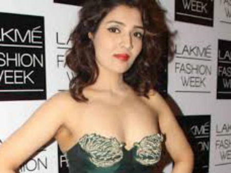 क्यूट गोविंदा की बोल्ड बेटी, हॉट सीन से पापा को no problem