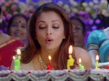 तोहफा..तोहफा..आया...आया, ऐश को मिला b'day gift