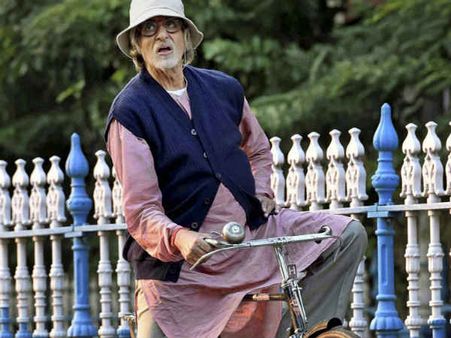 कोलकाता में धड़ाधड़ दौड़ रही है 'पीकू' की साइकिल