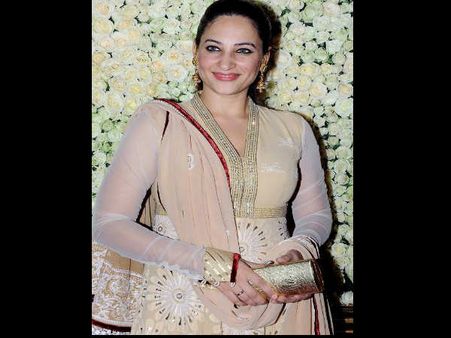 खुशखबरी सुनाने को तैयार हैं रक्षंदा खान