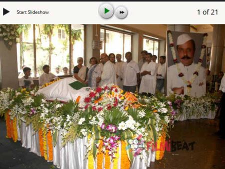 PICS: सदाशिव अमरापुरकर को श्रद्धांजलि देने पहुंचे सितारे