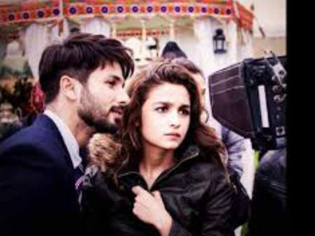 शानदार! चॉकलेटी शाहिद संग सेक्सी आलिया की सेल्फी