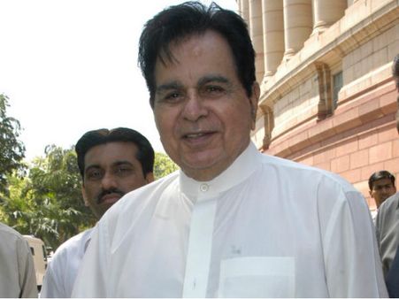 अनुपम खेर ने गौरव के साथ स्वीकारा दिलीप साहब का लाइफटाइम अचीवमेंट