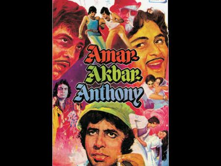 कहानी की band:तो Whatsapp पर ग्रुप चैट करते अमर अकबर एंथनी