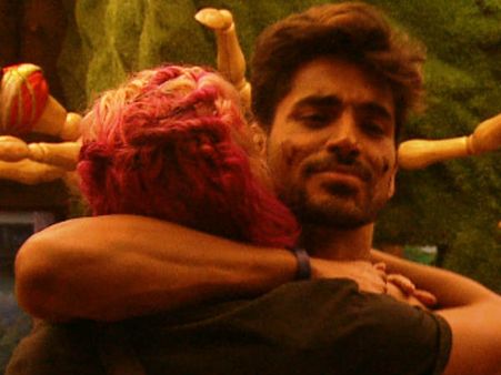 Bigg Boss 8- डाएंड्रा ने गौतम को बाथरुम में किया किस!