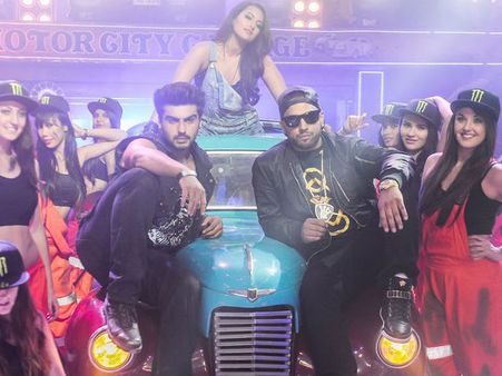 TEASER: अर्जुन - सोनाक्षी का मस्ती तेवर, लेट्स सेलीब्रेट