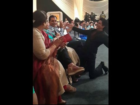 20 साल बाद फिर करीब आए राज(शाहरुख)-सिमरन(काजोल)