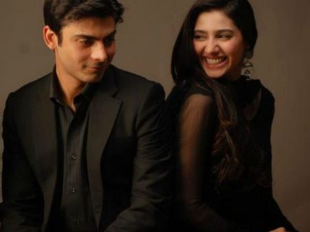 मिलिए शाहरूख की रईस हीरोइन से Straight From पाकिस्तान!