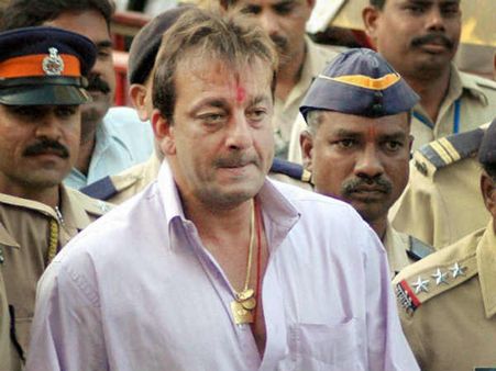 संजय दत्त को मिली 14 दिन की छुट्टी, नया साल मनाएंगे परिवार संग