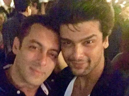 सलमान की जन्मदिन पार्टी पर शाहरुख के करीबी दोस्त!