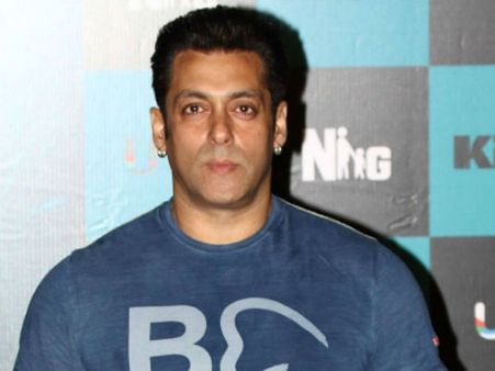 Pk पर आमिर का साथ देना सलमान को पड़ा भारी, लव जिहाद से भड़के हिंदू?