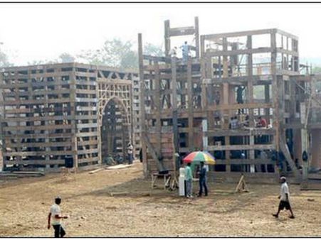 जितने 'रईस' शाहरूख, उतनी रईसी से बन रहा फिल्म का सेट!