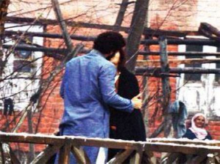 जब कश्मीर की वादियों में आदित्य ने कैटरीना को किया KISS