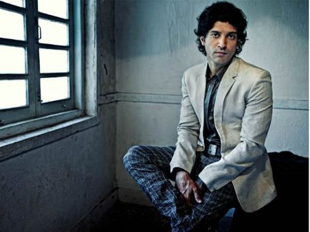 रील ही नहीं, रियल लाइफ में भी फरहान अख्तर हैं HERO
