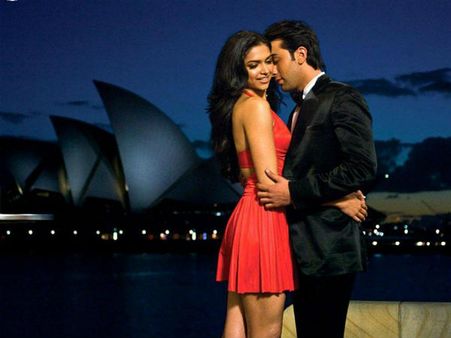 Valentine's Day: बॉलीवुड स्टाइल में यूं मनाएं अपना खास दिन