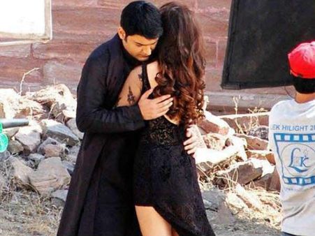 PICS: कपिल शर्मा के रोमांटिक सीन उनकी कॉमेडी से ज़्यादा मज़ेदार हैं!