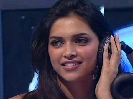 सिंगर्स का पत्ता कट, आलिया-श्रद्धा-प्रियंका के बाद दीपिका भी बनीं सिंगर