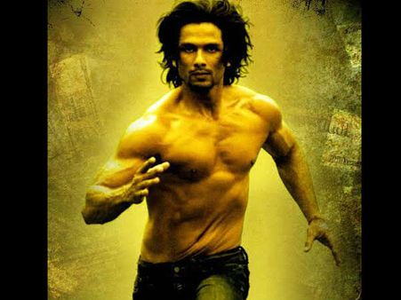 इश्क विश्क से लेकर हैदर तक चॉकलेटी हीरो शाहिद के अवतार