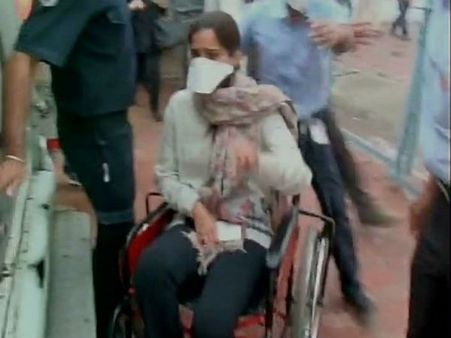 होली के दिन भी अस्पताल में रहेंगी सोनम कपूर