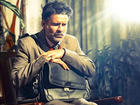 FIRST LOOK:मिलिए अलीगढ़ के गे प्रोफेसर मनोज बाजपेयी से