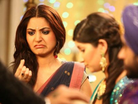 OUCH...अनुष्का ने खुले आम सलमान को कहा DEPRESSING!