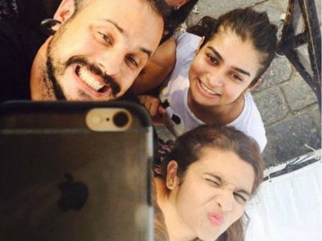 B'day Special:'सेल्फी सुंदरी' आलिया एंड फ्रेंड्स की बदमाश कंपनी!