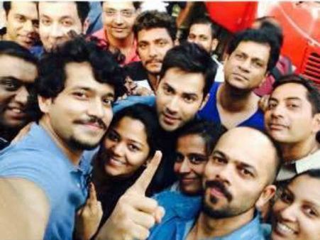 ON SETS:दिलवाले की शूटिंग हुई या केवल SELFIE ही लेते रह गए!