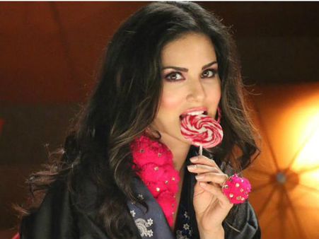 'मस्ती' करने के लिए ये है सनी लियोन की फीस...लुट ही जाएगी फिल्म!