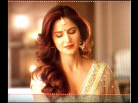 LEAKED PICS: लहंगा और गहने चुनतीं कैटरीना कैफ!