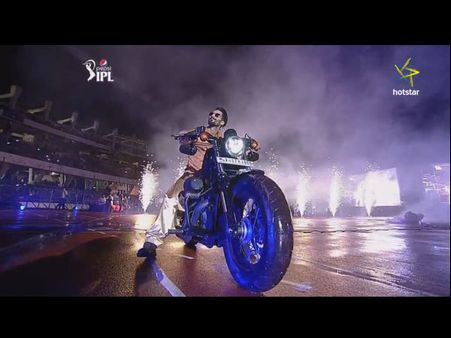 IPL 8 pictures शाहिद ने किया आगाज़, स्टेज पर की गंदी बात!