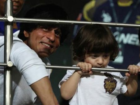 IPL 8 Cute pictures पापा शाहरुख संग क्यूट अबराम केकेआर की जीत पर तालियां बजाते हुए!