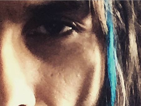 FINALLY: लंबे नीले रंगे बाल, शाहिद कपूर का उड़ता पंजाब लुक!