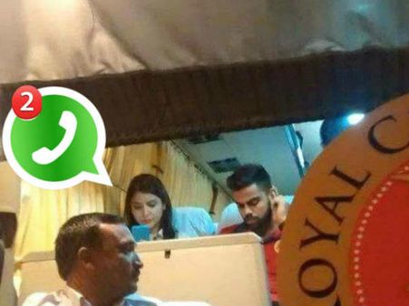 PIC: कमबख्त फोन बना विराट - अनुष्का के बीच की दूरी!