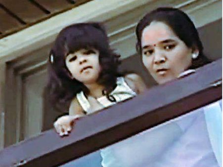 Cute PIC: अक्षय कुमार की बेटी देगी बाबा रामदेव को कंपिटिशन