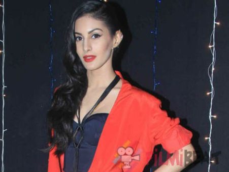 मिस्टर एक्स को हां करने से पहले अमायरा ने पूछा 