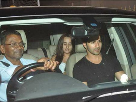 Spotted PICS: अपनी गर्लफ्रैंड नताशा दलाल के साथ वरूण धवन!