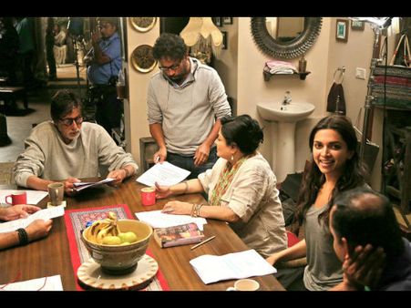 Behind The Scene: यहां मिलिए 'पीकू' की क्रेजी, क्यूट टीम से