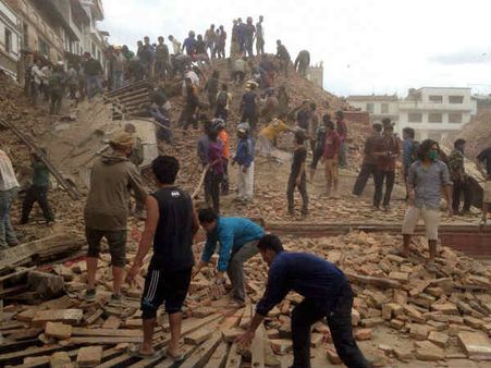 Nepal Earthquake शाहरुख, अमिताभ ने मांगी सलामती की दुआ