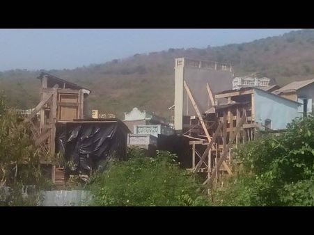 Leaked Pictures शाहरुख खान की रईस के सेट की एक झलक