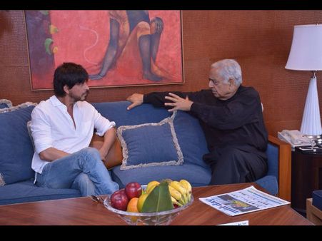 Pic Of The Day जम्मू कश्मीर के चीफ मिनिस्टर से मिले शाहरुख खान