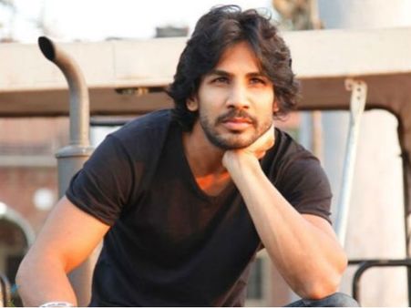 Do You Know: इतने बिजी हैं ये एक्टर..घर जाने का टाइम नहीं, कार में ही सोते हैं