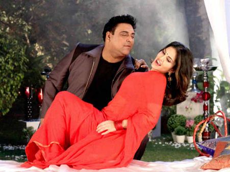 5 कारण: क्यों देंखे सनी लियोन की 'कुछ कुछ लोचा है'