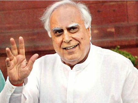 Hmm..अब सुनिए कपिल सिब्बल का बॉलीवुड आइटम नंबर..मस्त मस्त हवा!