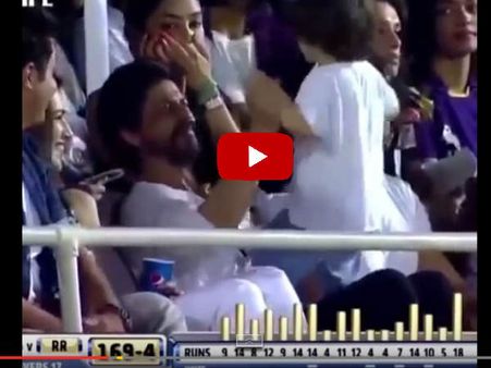 VIRAL VIDEO: शाहरूख ने अबराम से करवाया 'ऊ ला ला' डांस